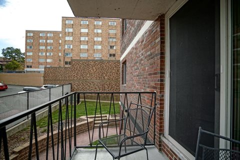 Surf and Surfside apartments and townhomes in Downtown Madison, WI. Fully Furnished, studio, one bedroom, 2 bedroom. Lake views. Managed by Wisconsin Management Company